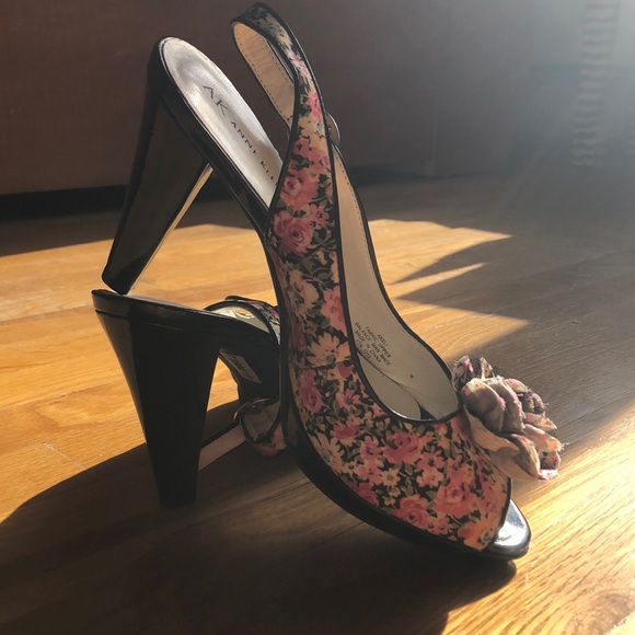 Anne Klein  shoe/patten leather base. 9 1/2 - Picture 2 of 2